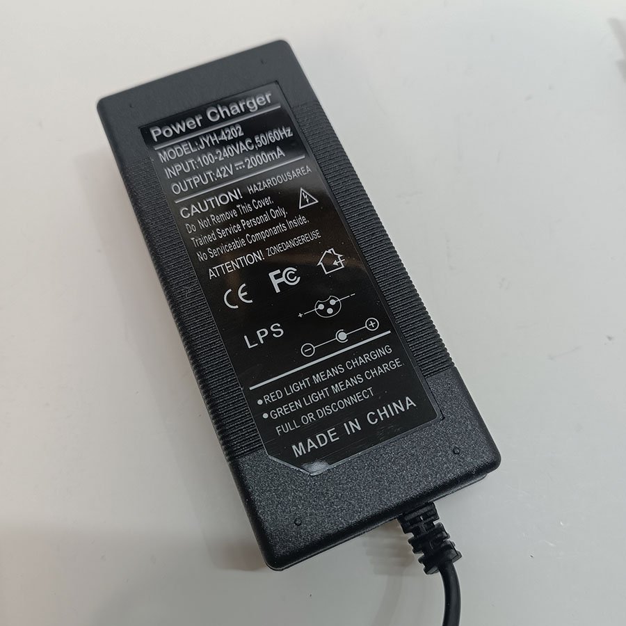 Chargeur trottinette électrique 42V 2A Prise RCA – Image 4