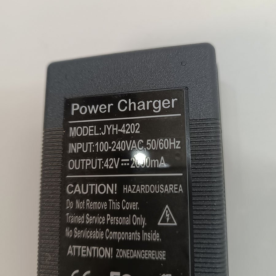 Chargeur trottinette électrique 42V 2A Prise RCA – Image 5