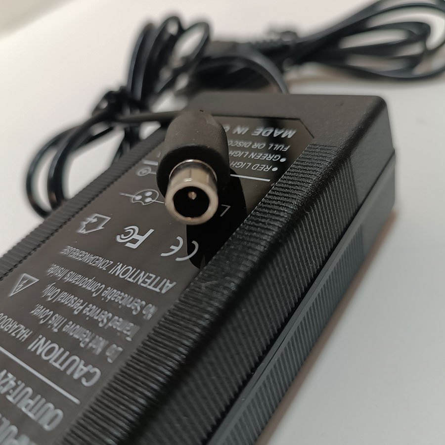 Chargeur trottinette électrique 42V 2A Prise RCA – Image 6