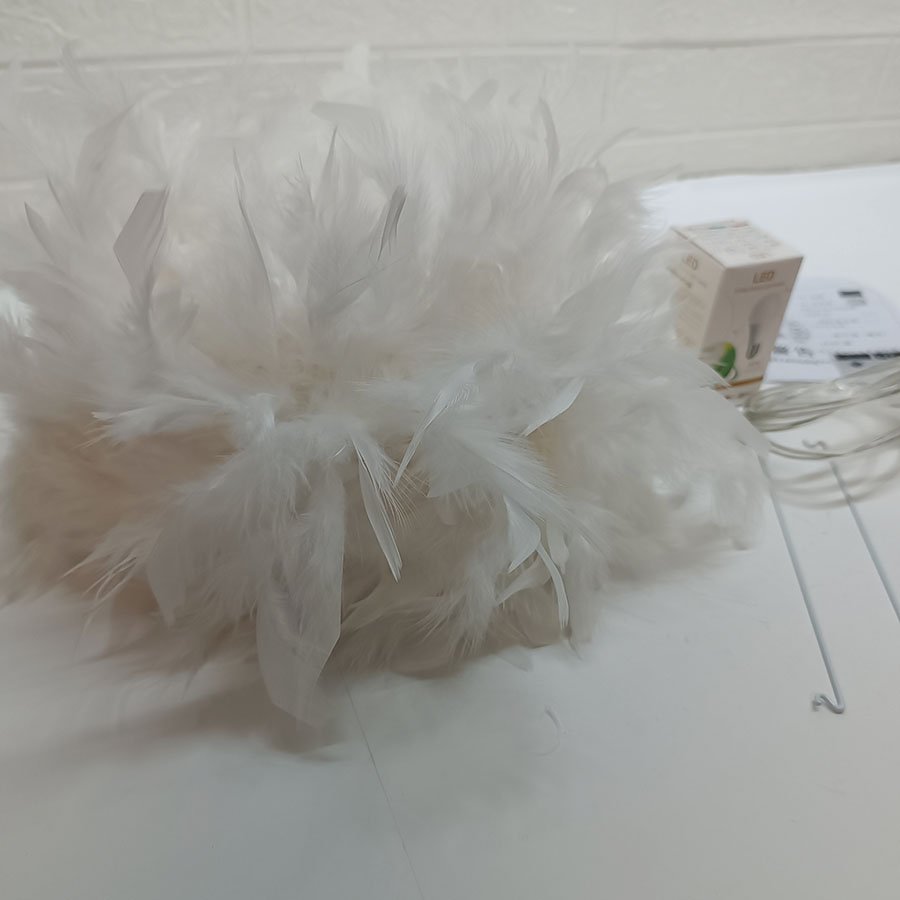 Lustre Moderne en Plumes Blanches naturelles Design – Image 5