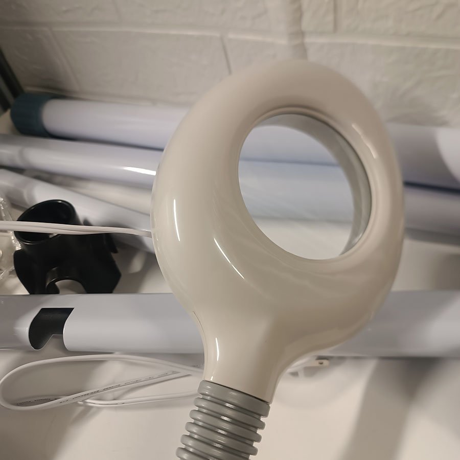 Appareil vapeur pour le visage avec lampe grossissante x3 – Image 8